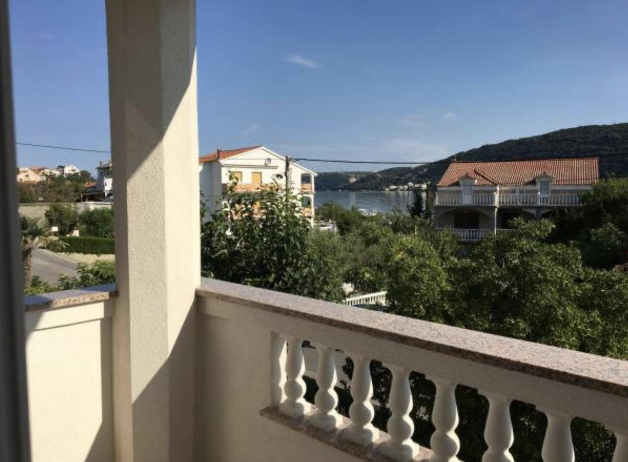 Superior Rooms Sea Side View Rab Town Exterior photo